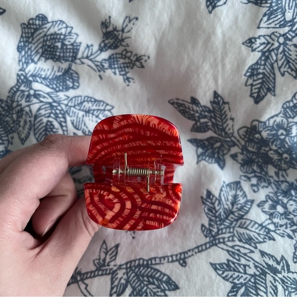 Chunks tie dye claw clip - Picture 3 of 3